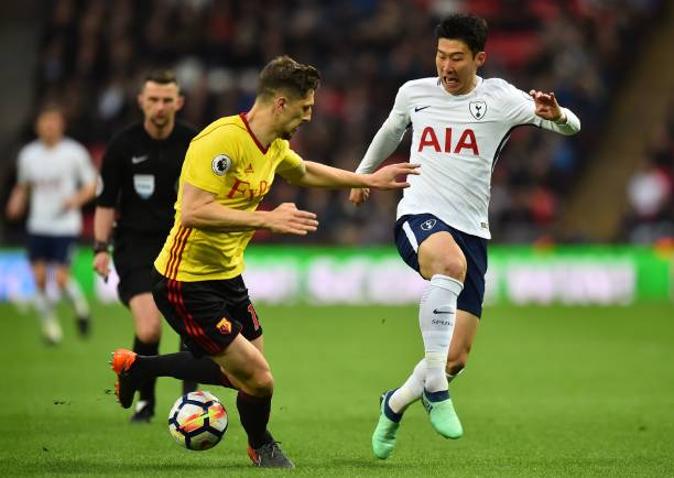 她的体格使 她的体格使